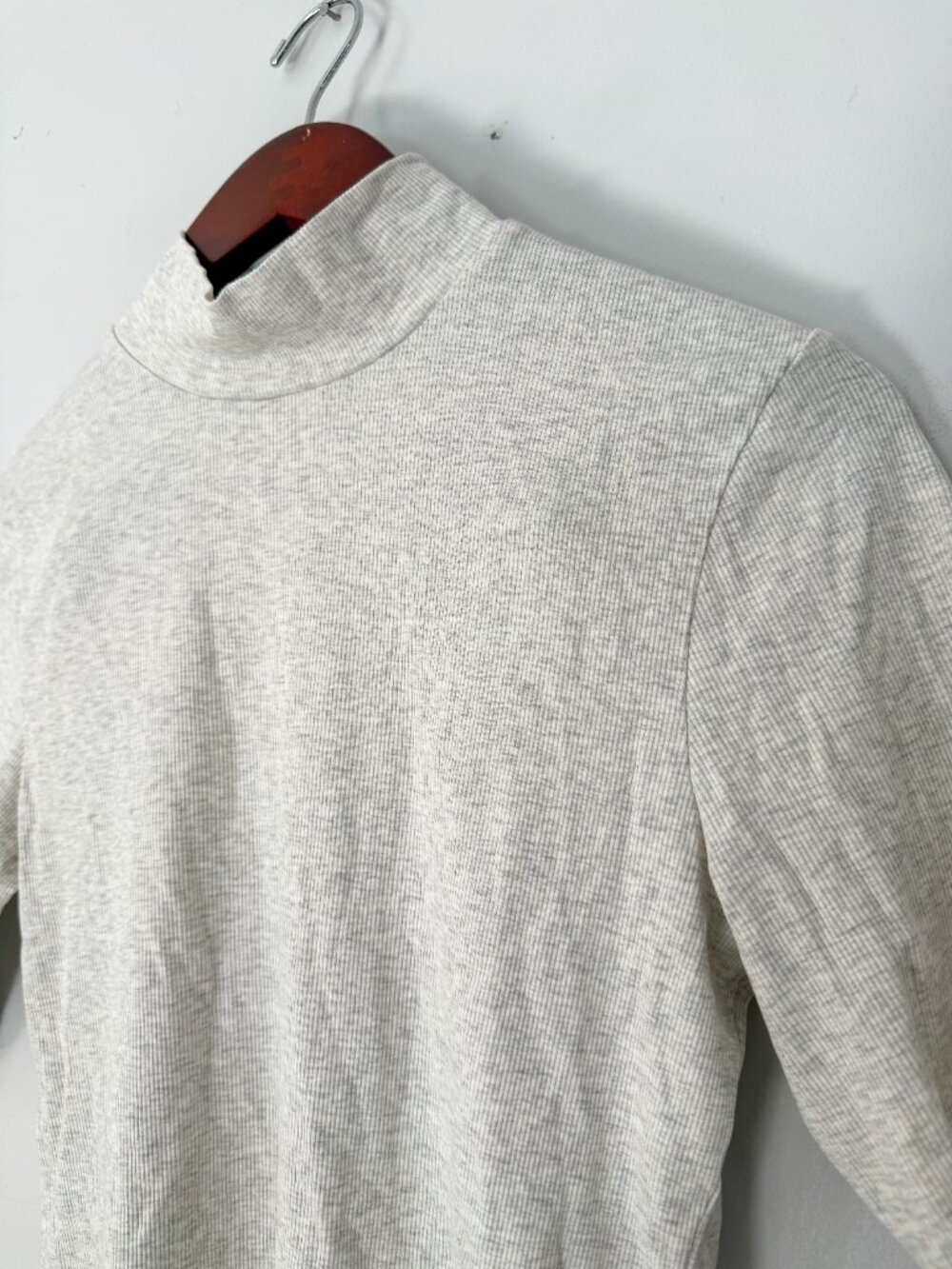 Athleta Signature Rib Mock Neck Elbow Sleeve Tee Fog Grey Heather M - Picture 5 of 6
